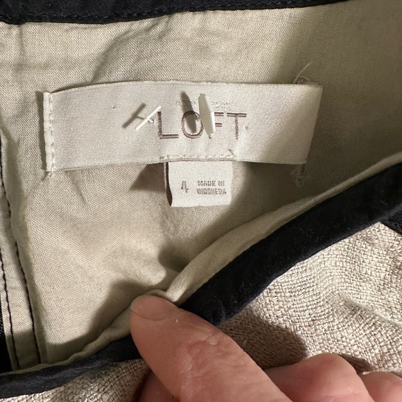 LOFT Sleeveless Linen Shift Dress with Black Trim - Picture 3 of 4